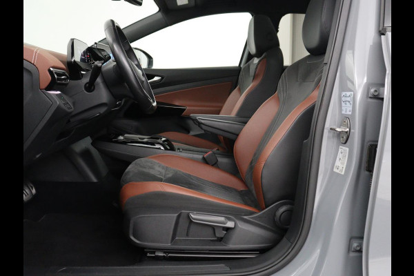 Volkswagen ID.4 Family 77 kWh | SOH 91,3% | Panoramadak | Leder/alcantara | Stuur/stoel verwarming | Sfeerverlichting | Carplay | Adaptive cruise | Camera | Park assist | Trekhaak
