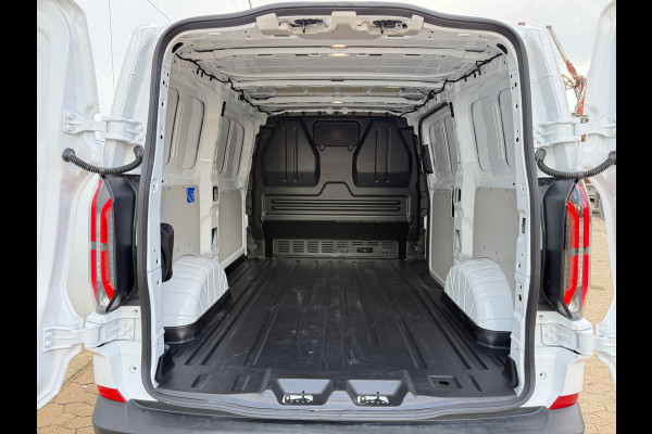 Ford E-Transit Custom 71kWh 140PK Elektrisch 344km WLTP 2300kg Trekvermogen BEV Snelladen Stoel + Stuur verwarming LED Cruise Control Camera Carplay Parkeersensoren v+a