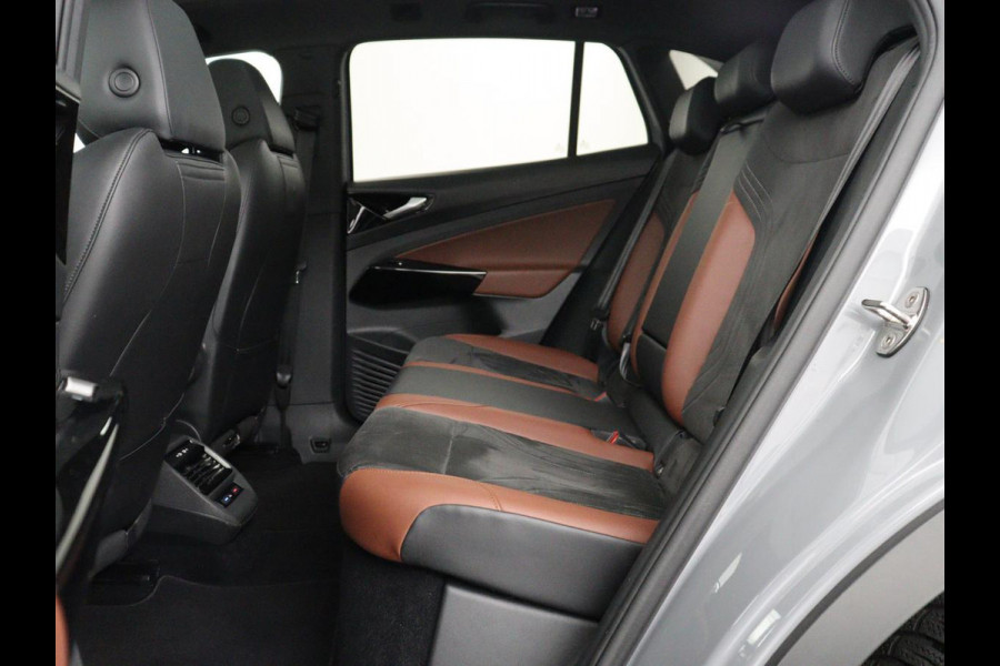 Volkswagen ID.4 Family 77 kWh | SOH 91,3% | Panoramadak | Leder/alcantara | Stuur/stoel verwarming | Sfeerverlichting | Carplay | Adaptive cruise | Camera | Park assist | Trekhaak