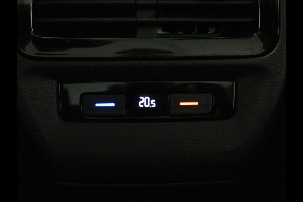 Volkswagen ID.4 Family 77 kWh | SOH 91,3% | Panoramadak | Leder/alcantara | Stuur/stoel verwarming | Sfeerverlichting | Carplay | Adaptive cruise | Camera | Park assist | Trekhaak