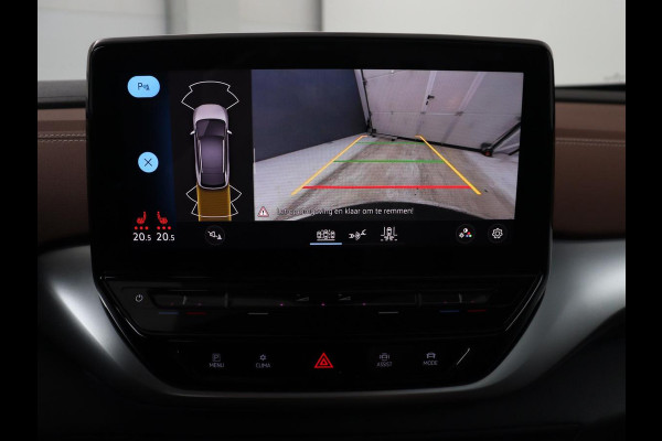 Volkswagen ID.4 Family 77 kWh | SOH 91,3% | Panoramadak | Leder/alcantara | Stuur/stoel verwarming | Sfeerverlichting | Carplay | Adaptive cruise | Camera | Park assist | Trekhaak
