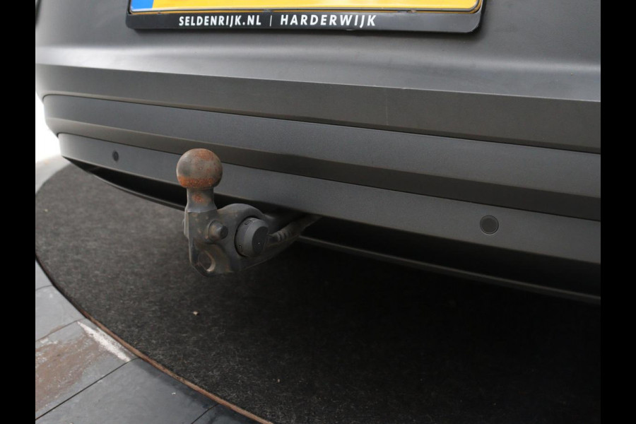Volkswagen ID.4 Family 77 kWh | SOH 91,3% | Panoramadak | Leder/alcantara | Stuur/stoel verwarming | Sfeerverlichting | Carplay | Adaptive cruise | Camera | Park assist | Trekhaak