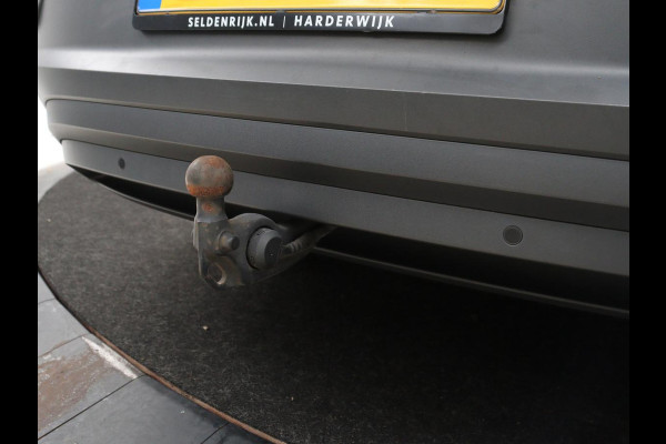Volkswagen ID.4 Family 77 kWh | SOH 91,3% | Panoramadak | Leder/alcantara | Stuur/stoel verwarming | Sfeerverlichting | Carplay | Adaptive cruise | Camera | Park assist | Trekhaak