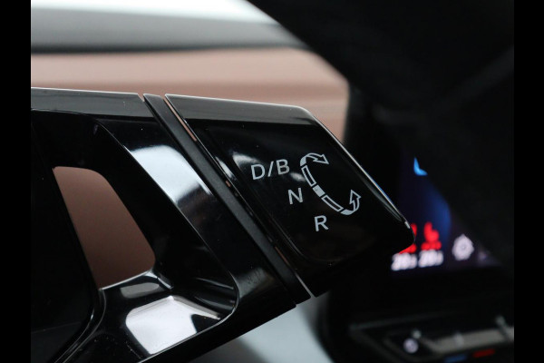 Volkswagen ID.4 Family 77 kWh | SOH 91,3% | Panoramadak | Leder/alcantara | Stuur/stoel verwarming | Sfeerverlichting | Carplay | Adaptive cruise | Camera | Park assist | Trekhaak
