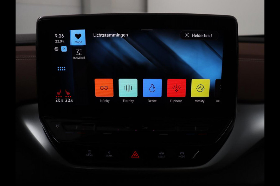 Volkswagen ID.4 Family 77 kWh | SOH 91,3% | Panoramadak | Leder/alcantara | Stuur/stoel verwarming | Sfeerverlichting | Carplay | Adaptive cruise | Camera | Park assist | Trekhaak