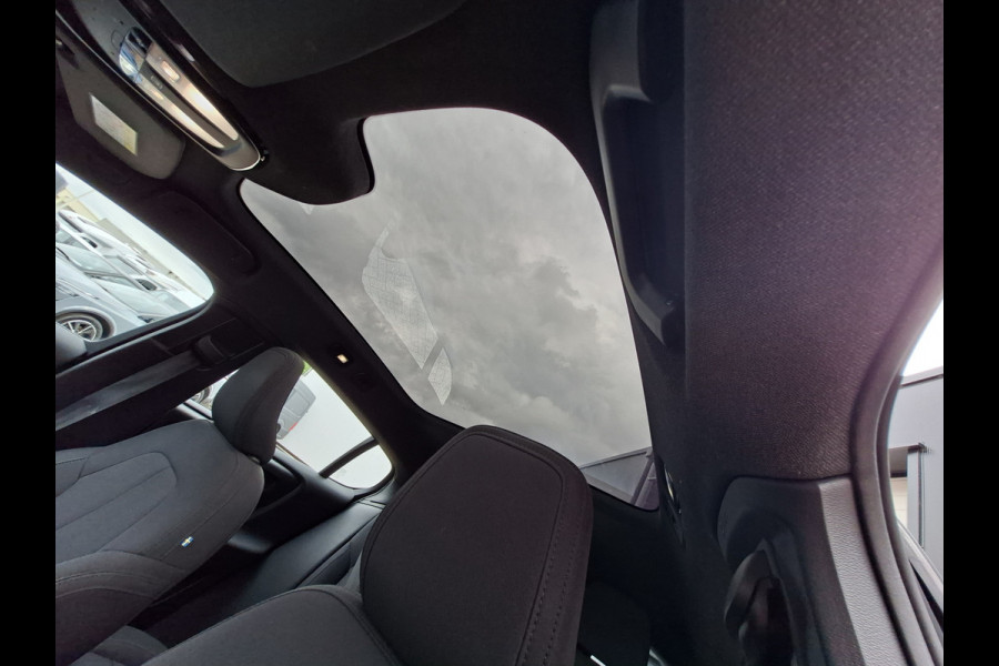 Volvo C40 SOH 90% Core 69 kWh Carplay Pano Elek.Trekhaak Camera Orig.NL Voll.Onderhouden!