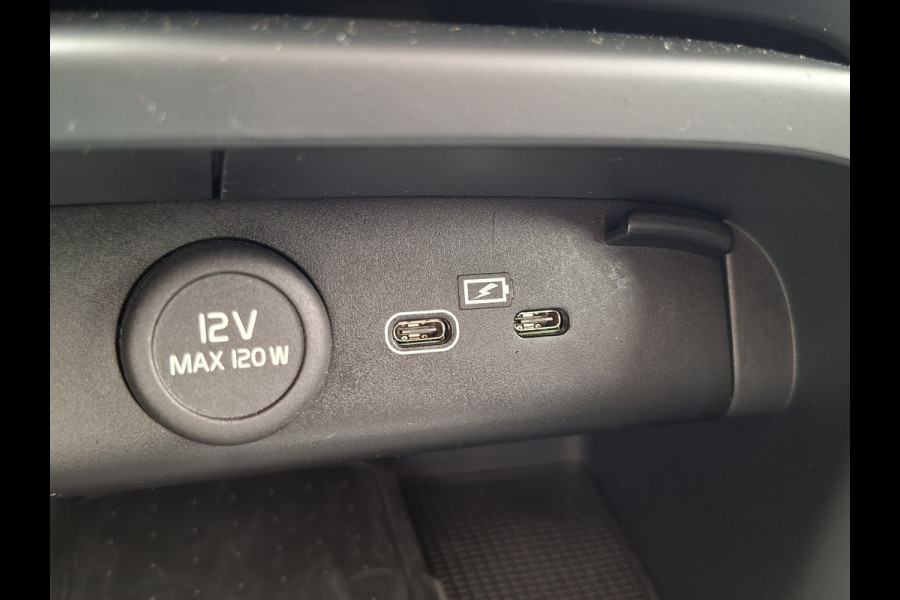 Volvo C40 SOH 90% Core 69 kWh Carplay Pano Elek.Trekhaak Camera Orig.NL Voll.Onderhouden!