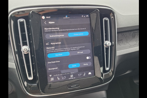 Volvo C40 SOH 90% Core 69 kWh Carplay Pano Elek.Trekhaak Camera Orig.NL Voll.Onderhouden!