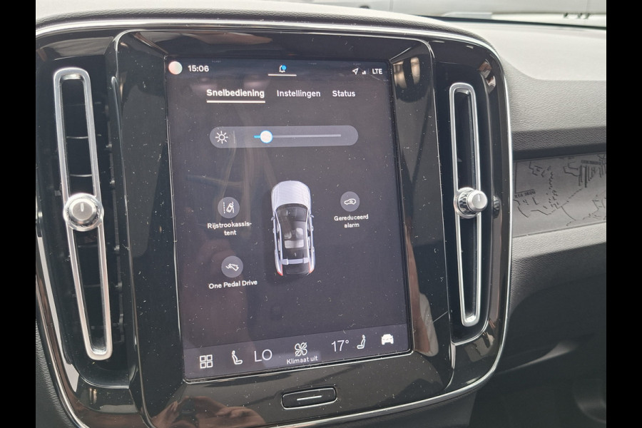 Volvo C40 SOH 90% Core 69 kWh Carplay Pano Elek.Trekhaak Camera Orig.NL Voll.Onderhouden!