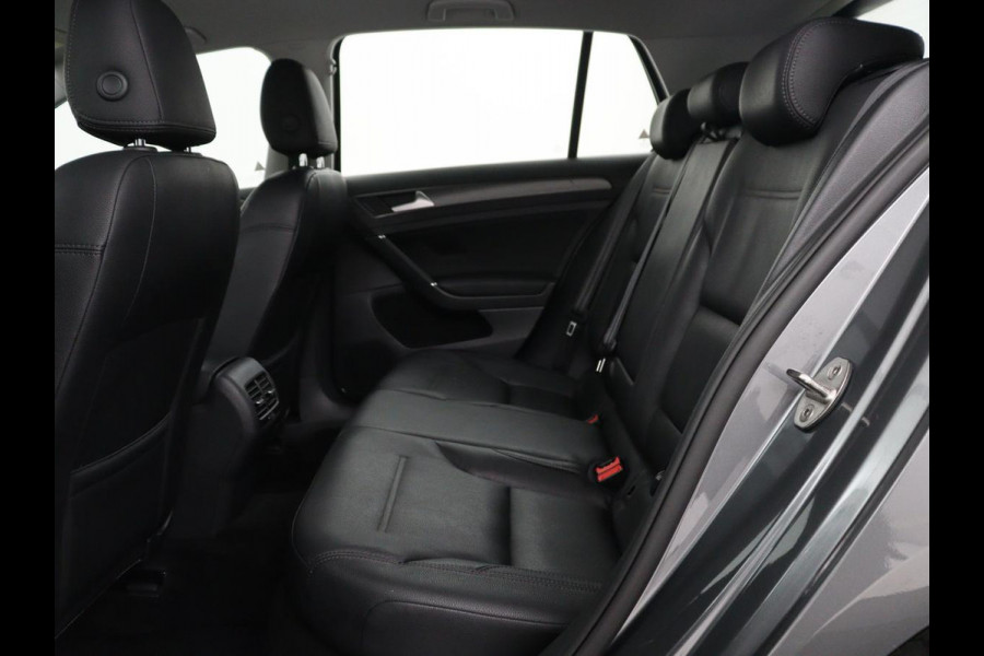 Volkswagen e-Golf 5-Deurs | Navigatie | Leder | SOH 89.8% | Climate Control | Stoelverwarming | Cruise Control | Parkeersensor | Bluetooth