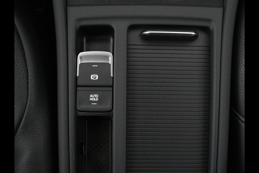 Volkswagen e-Golf 5-Deurs | Navigatie | Leder | SOH 89.8% | Climate Control | Stoelverwarming | Cruise Control | Parkeersensor | Bluetooth