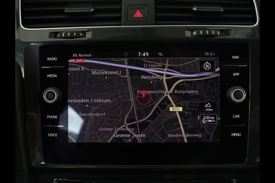 Volkswagen e-Golf 5-Deurs | Navigatie | Leder | SOH 89.8% | Climate Control | Stoelverwarming | Cruise Control | Parkeersensor | Bluetooth