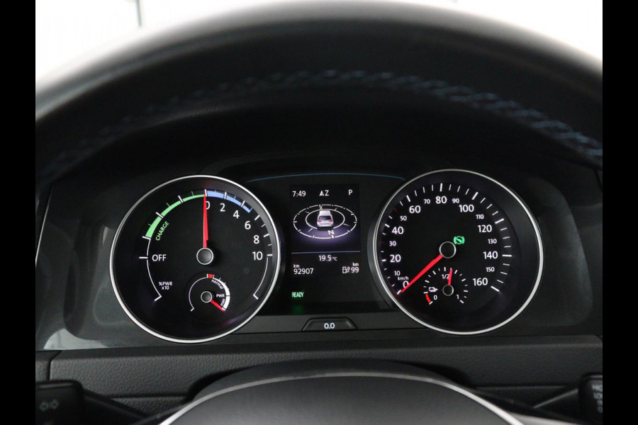 Volkswagen e-Golf 5-Deurs | Navigatie | Leder | SOH 89.8% | Climate Control | Stoelverwarming | Cruise Control | Parkeersensor | Bluetooth