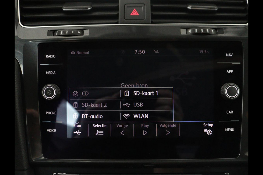 Volkswagen e-Golf 5-Deurs | Navigatie | Leder | SOH 89.8% | Climate Control | Stoelverwarming | Cruise Control | Parkeersensor | Bluetooth