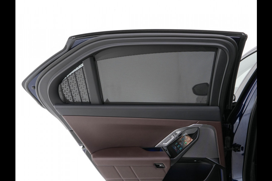 BMW i7 xDrive60 106 kWh M-Sportpack [3-Fase-11kW] {SoH-98%} (INCL.BTW) *PANO | HEAD-UP | LUXURY-LEATHER | FULL-LED | BLIND-SPOT | BOWERS&WILKINS | MEMORY-PACK | TOP-VIEW | VENTILATED/HEATED-COMFORTSEATS | SOFT-CLOSE | WIDE-SREEN-DIGICOCKPIT | KEYLESS