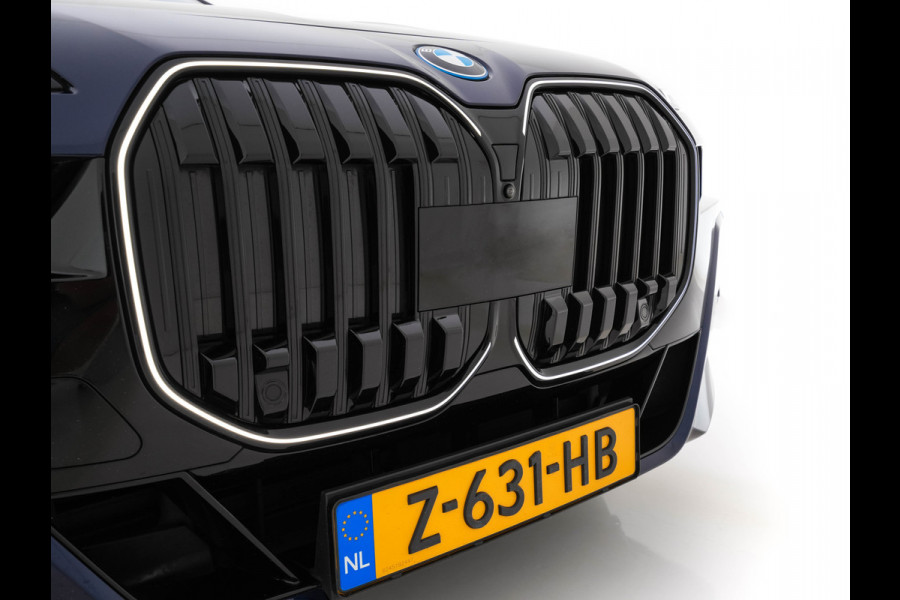 BMW i7 xDrive60 106 kWh M-Sportpack [3-Fase-11kW] {SoH-98%} (INCL.BTW) *PANO | HEAD-UP | LUXURY-LEATHER | FULL-LED | BLIND-SPOT | BOWERS&WILKINS | MEMORY-PACK | TOP-VIEW | VENTILATED/HEATED-COMFORTSEATS | SOFT-CLOSE | WIDE-SREEN-DIGICOCKPIT | KEYLESS