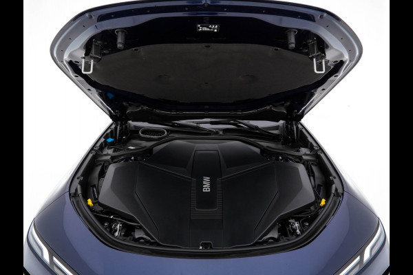 BMW i7 xDrive60 106 kWh M-Sportpack [3-Fase-11kW] {SoH-98%} (INCL.BTW) *PANO | HEAD-UP | LUXURY-LEATHER | FULL-LED | BLIND-SPOT | BOWERS&WILKINS | MEMORY-PACK | TOP-VIEW | VENTILATED/HEATED-COMFORTSEATS | SOFT-CLOSE | WIDE-SREEN-DIGICOCKPIT | KEYLESS