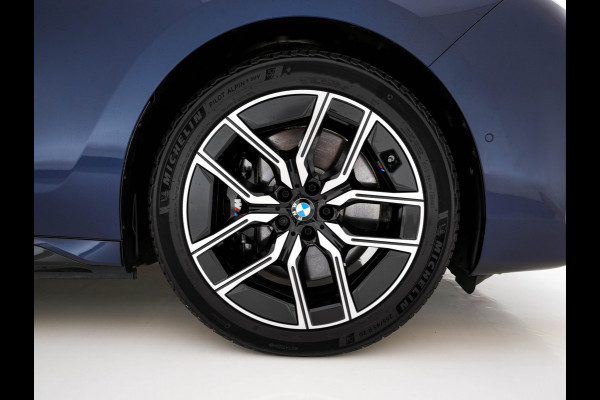 BMW i7 xDrive60 106 kWh M-Sportpack [3-Fase-11kW] {SoH-98%} (INCL.BTW) *PANO | HEAD-UP | LUXURY-LEATHER | FULL-LED | BLIND-SPOT | BOWERS&WILKINS | MEMORY-PACK | TOP-VIEW | VENTILATED/HEATED-COMFORTSEATS | SOFT-CLOSE | WIDE-SREEN-DIGICOCKPIT | KEYLESS