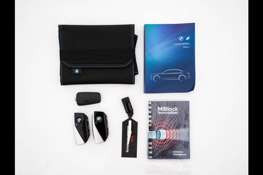 BMW i7 xDrive60 106 kWh M-Sportpack [3-Fase-11kW] {SoH-98%} (INCL.BTW) *PANO | HEAD-UP | LUXURY-LEATHER | FULL-LED | BLIND-SPOT | BOWERS&WILKINS | MEMORY-PACK | TOP-VIEW | VENTILATED/HEATED-COMFORTSEATS | SOFT-CLOSE | WIDE-SREEN-DIGICOCKPIT | KEYLESS