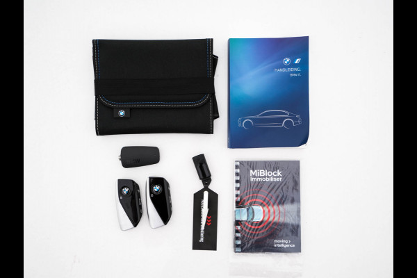 BMW i7 xDrive60 106 kWh M-Sportpack [3-Fase-11kW] {SoH-98%} (INCL.BTW) *PANO | HEAD-UP | LUXURY-LEATHER | FULL-LED | BLIND-SPOT | BOWERS&WILKINS | MEMORY-PACK | TOP-VIEW | VENTILATED/HEATED-COMFORTSEATS | SOFT-CLOSE | WIDE-SREEN-DIGICOCKPIT | KEYLESS