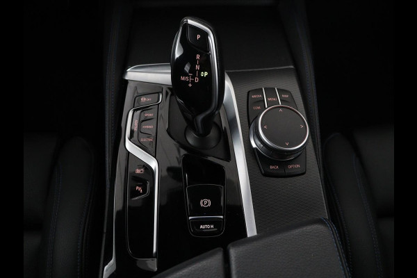 BMW 5 Serie 530e xDrive High Executive | SOH 89,6% | Panoramadak | Leder | Memory | Stoelverwarming | Harman/Kardon | Carplay | Sfeerverlichting | Cruise control | PHEV