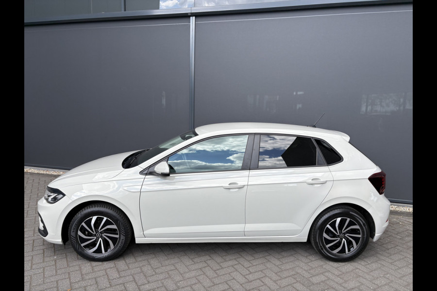 Volkswagen Polo 1.0 TSI Life Airco - Apple carplay - Parkeersensoren - Led verlichting - Radio - Cruise control - Bluetooth - Stuur multifunctioneel - Elektrische ramen - Licht metalen velgen 15 inch