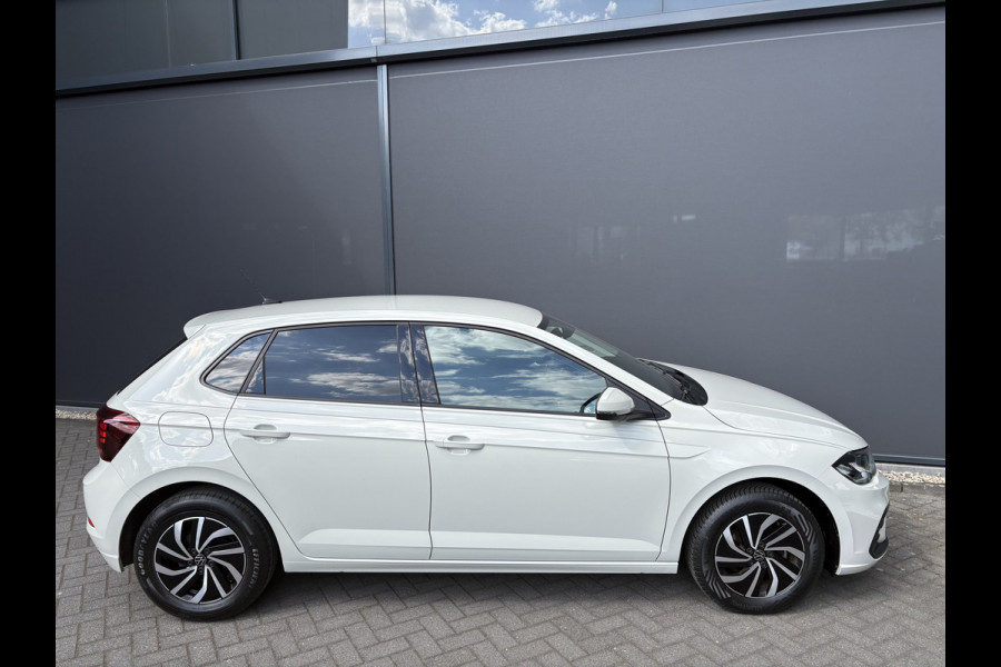 Volkswagen Polo 1.0 TSI Life Airco - Apple carplay - Parkeersensoren - Led verlichting - Radio - Cruise control - Bluetooth - Stuur multifunctioneel - Elektrische ramen - Licht metalen velgen 15 inch