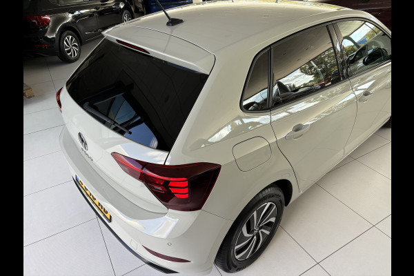 Volkswagen Polo 1.0 TSI Life Airco - Apple carplay - Parkeersensoren - Led verlichting - Radio - Cruise control - Bluetooth - Stuur multifunctioneel - Elektrische ramen - Licht metalen velgen 15 inch