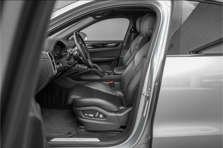 Porsche Cayenne Coupé 3.0 E-Hybrid Sport Design Pano ACC 4WS Trekhaak 22"