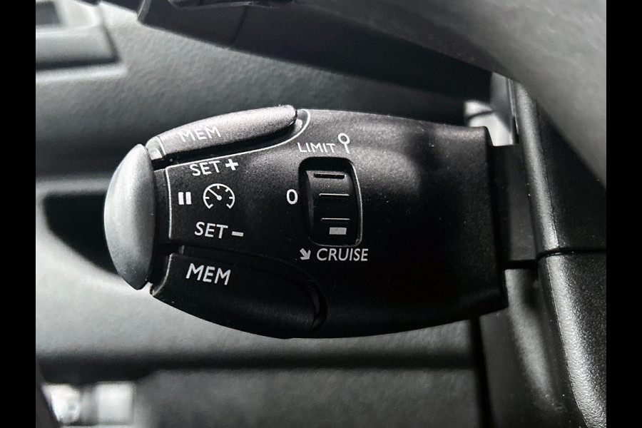 Opel Vivaro 2.0 145 pk L3H1 Edition Dubbele Cabine Airco Bluetooth Navigatie Parkeersensoren Trekhaak Cruise control