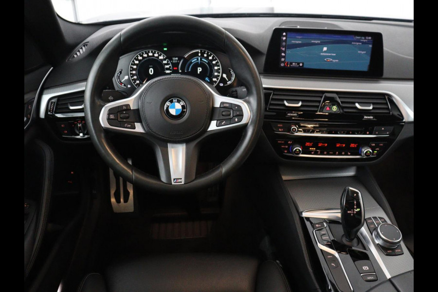 BMW 5 Serie 530e iPerformance M Sport High Executive | Panoramadak | Leder | Memory | Stoelverwarming | Cruise control | Camera | Park assist | Carplay | Climate control | PHEV
