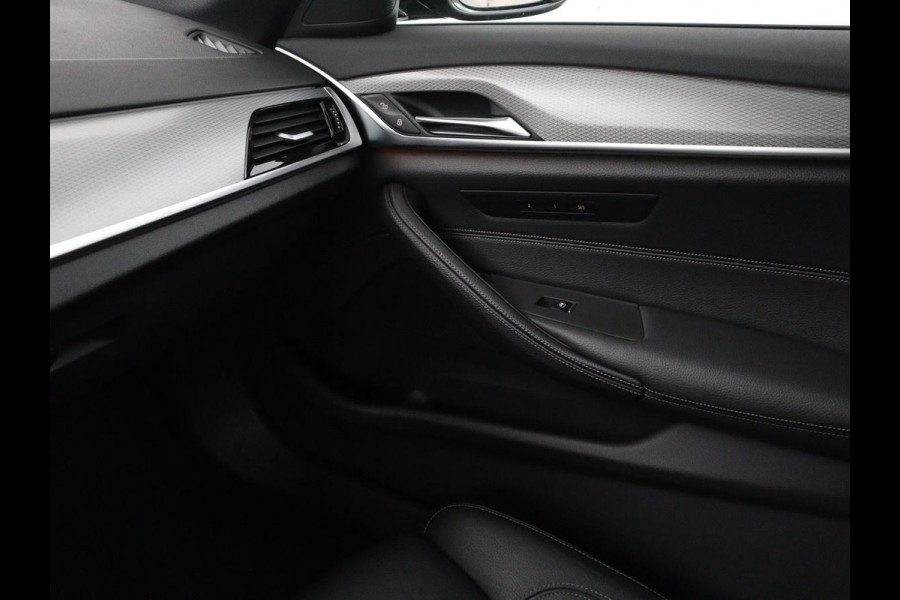 BMW 5 Serie 530e iPerformance M Sport High Executive | Panoramadak | Leder | Memory | Stoelverwarming | Cruise control | Camera | Park assist | Carplay | Climate control | PHEV