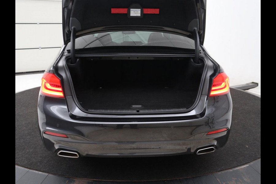 BMW 5 Serie 530e iPerformance M Sport High Executive | Panoramadak | Leder | Memory | Stoelverwarming | Cruise control | Camera | Park assist | Carplay | Climate control | PHEV