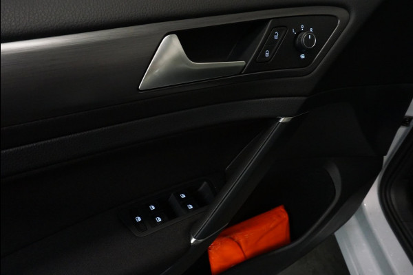 Volkswagen e-Golf Edition Navigatie Climate Control Parkeer sensoren V+A Privacy Glass