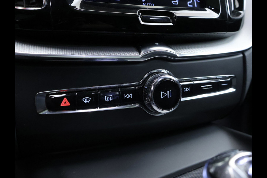 Volvo XC60 2.0 T8 Twin Engine AWD Inscription Sport (PANORAMADAK,NAVI,CAMERA,STOELVERWARMING,LED,GETINT,SPORTSTOELEN,LM VELGEN)