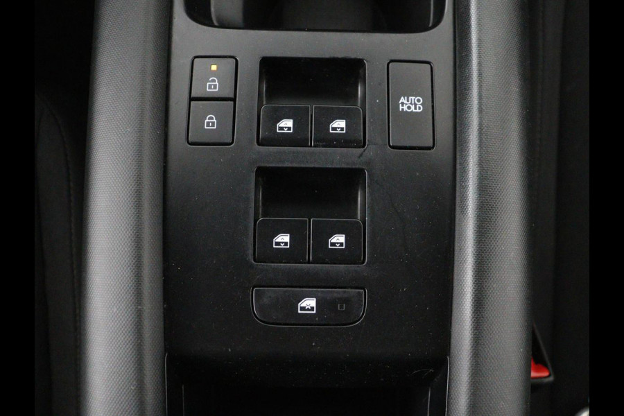 Hyundai IONIQ 6 Style 77.4 kWh | SOH 93.9 % | Navigatie | Virtual dashboard | Carplay | Climate Control | Adaptive cruise | camera | Park assist | Trekhaak | DAB+ | PHEV