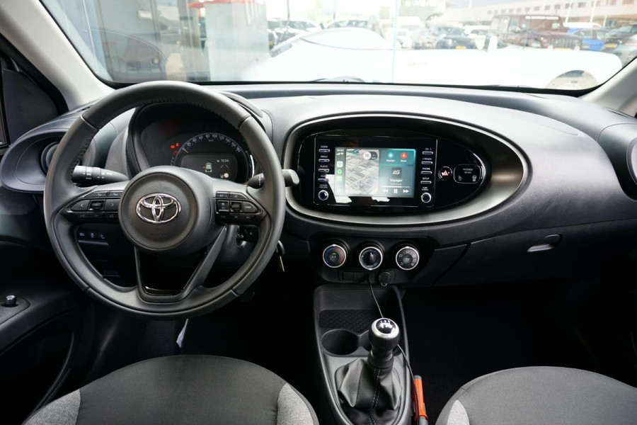Toyota Aygo X 1.0 VVT-i MT Play + CAMERA / ADAPTIEVE CRUISE / CARPLAY