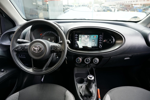 Toyota Aygo X 1.0 VVT-i MT Play + CAMERA / ADAPTIEVE CRUISE / CARPLAY