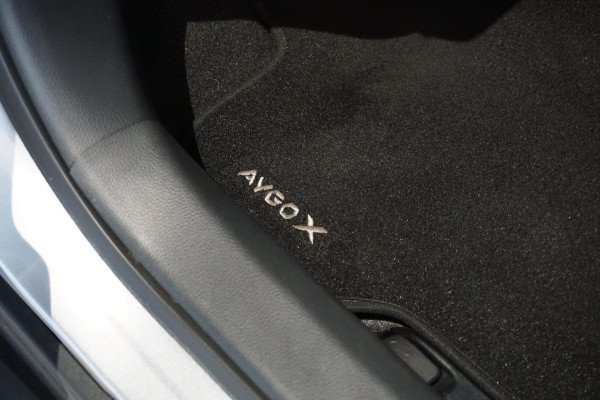 Toyota Aygo X 1.0 VVT-i MT Play + CAMERA / ADAPTIEVE CRUISE / CARPLAY