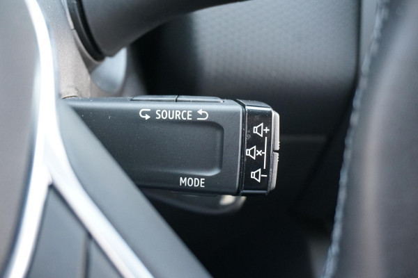 Renault Clio 1.0 TCe Zen + CARPLAY / PDC / NAVIGATIE