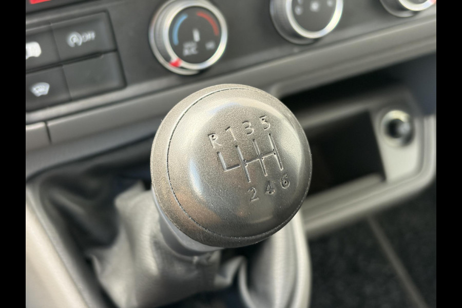 Volkswagen Crafter 35 2.0 TDI L3H2*A/C*CRUISE*HAAK*VOORRUITVERW.*PDC*