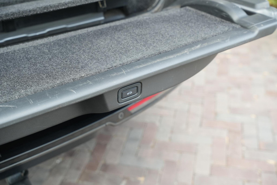 Land Rover Range Rover 3.0 P510e HSE PHEV 510 pk koelbox elektrische trekhaak 22" achterasbesturing zeer complete HSE-uitrusting