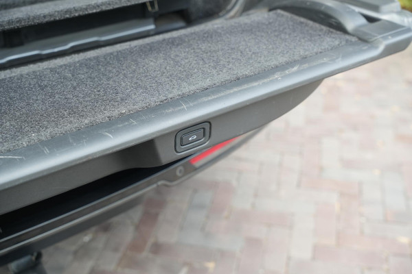 Land Rover Range Rover 3.0 P510e HSE PHEV 510 pk koelbox elektrische trekhaak 22" achterasbesturing zeer complete HSE-uitrusting