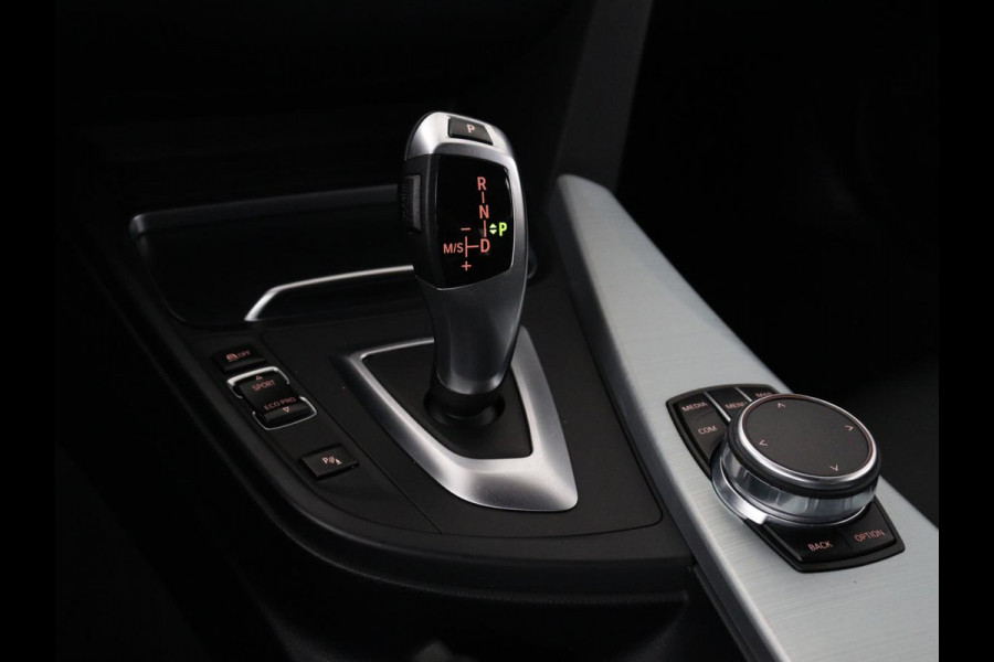 BMW 3 Serie 318i Edition M Sport Shadow Executive | Leder | Stoelverwarming | Cruise control | Navigatie | Park assist | Climate control