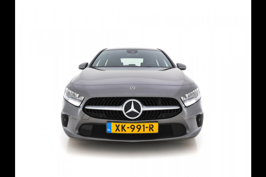 Mercedes-Benz A-Klasse 180 Advantage Style-Pack (INCL-BTW) Aut. *WIDESCREEN-DIGI-COCKPIT | LEATHER-MICROFIBRE | CAMERA | NAVI-FULLMAP | ECC | PDC | CRUISE | CARPLAY | HEATED-SPORTSEATS | CARBON-INLAY | DAB | SHIFT-PADDLES | 16"ALU*