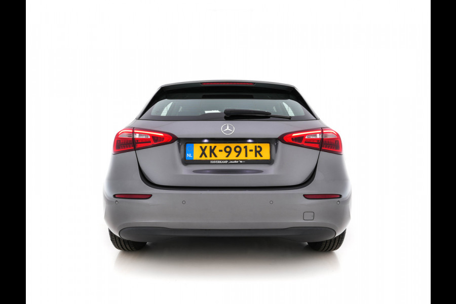 Mercedes-Benz A-Klasse 180 Advantage Style-Pack (INCL-BTW) Aut. *WIDESCREEN-DIGI-COCKPIT | LEATHER-MICROFIBRE | CAMERA | NAVI-FULLMAP | ECC | PDC | CRUISE | CARPLAY | HEATED-SPORTSEATS | CARBON-INLAY | DAB | SHIFT-PADDLES | 16"ALU*