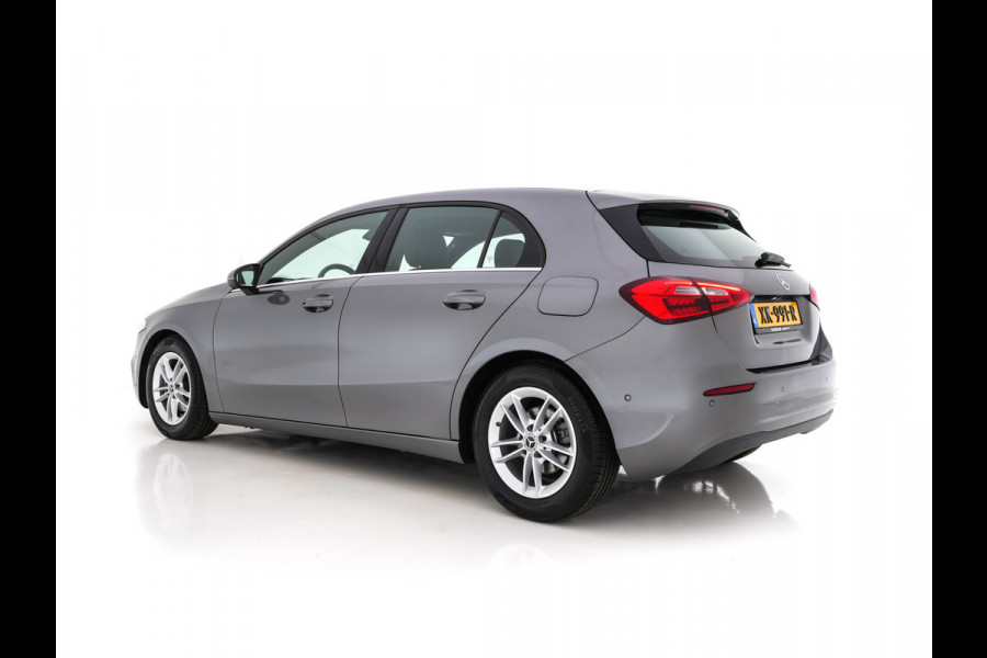 Mercedes-Benz A-Klasse 180 Advantage Style-Pack (INCL-BTW) Aut. *WIDESCREEN-DIGI-COCKPIT | LEATHER-MICROFIBRE | CAMERA | NAVI-FULLMAP | ECC | PDC | CRUISE | CARPLAY | HEATED-SPORTSEATS | CARBON-INLAY | DAB | SHIFT-PADDLES | 16"ALU*