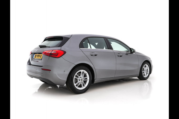 Mercedes-Benz A-Klasse 180 Advantage Style-Pack (INCL-BTW) Aut. *WIDESCREEN-DIGI-COCKPIT | LEATHER-MICROFIBRE | CAMERA | NAVI-FULLMAP | ECC | PDC | CRUISE | CARPLAY | HEATED-SPORTSEATS | CARBON-INLAY | DAB | SHIFT-PADDLES | 16"ALU*