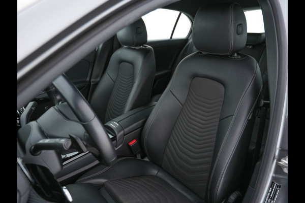 Mercedes-Benz A-Klasse 180 Advantage Style-Pack (INCL-BTW) Aut. *WIDESCREEN-DIGI-COCKPIT | LEATHER-MICROFIBRE | CAMERA | NAVI-FULLMAP | ECC | PDC | CRUISE | CARPLAY | HEATED-SPORTSEATS | CARBON-INLAY | DAB | SHIFT-PADDLES | 16"ALU*