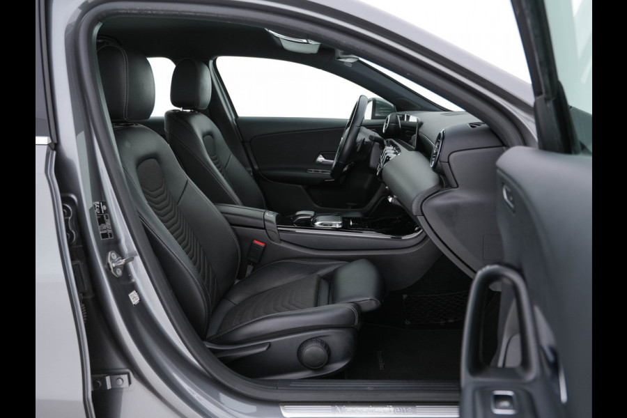 Mercedes-Benz A-Klasse 180 Advantage Style-Pack (INCL-BTW) Aut. *WIDESCREEN-DIGI-COCKPIT | LEATHER-MICROFIBRE | CAMERA | NAVI-FULLMAP | ECC | PDC | CRUISE | CARPLAY | HEATED-SPORTSEATS | CARBON-INLAY | DAB | SHIFT-PADDLES | 16"ALU*
